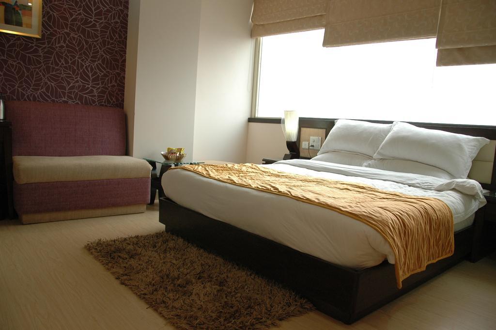 Hotel Palmdale Zirakpur Room photo